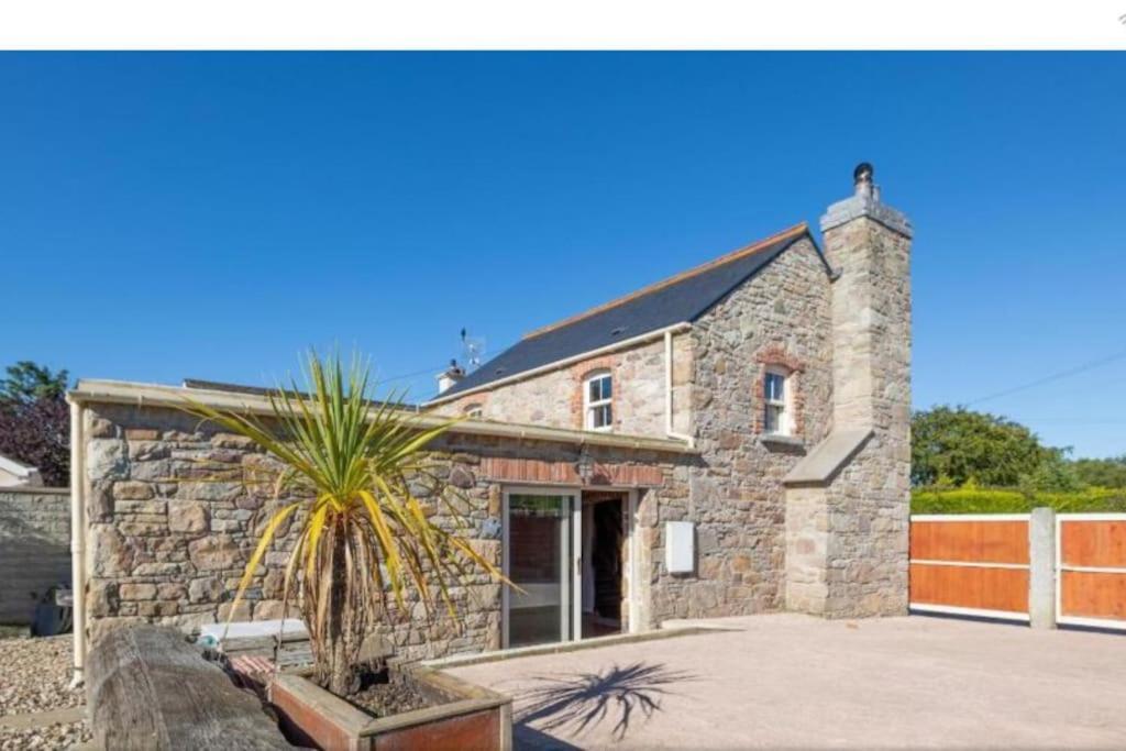 2 Bed Sandstone Residence Newport  Экстерьер фото
