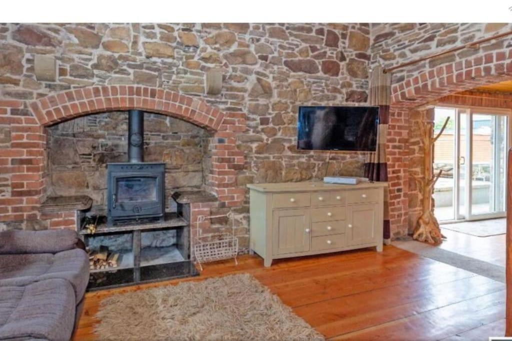2 Bed Sandstone Residence Newport  Экстерьер фото